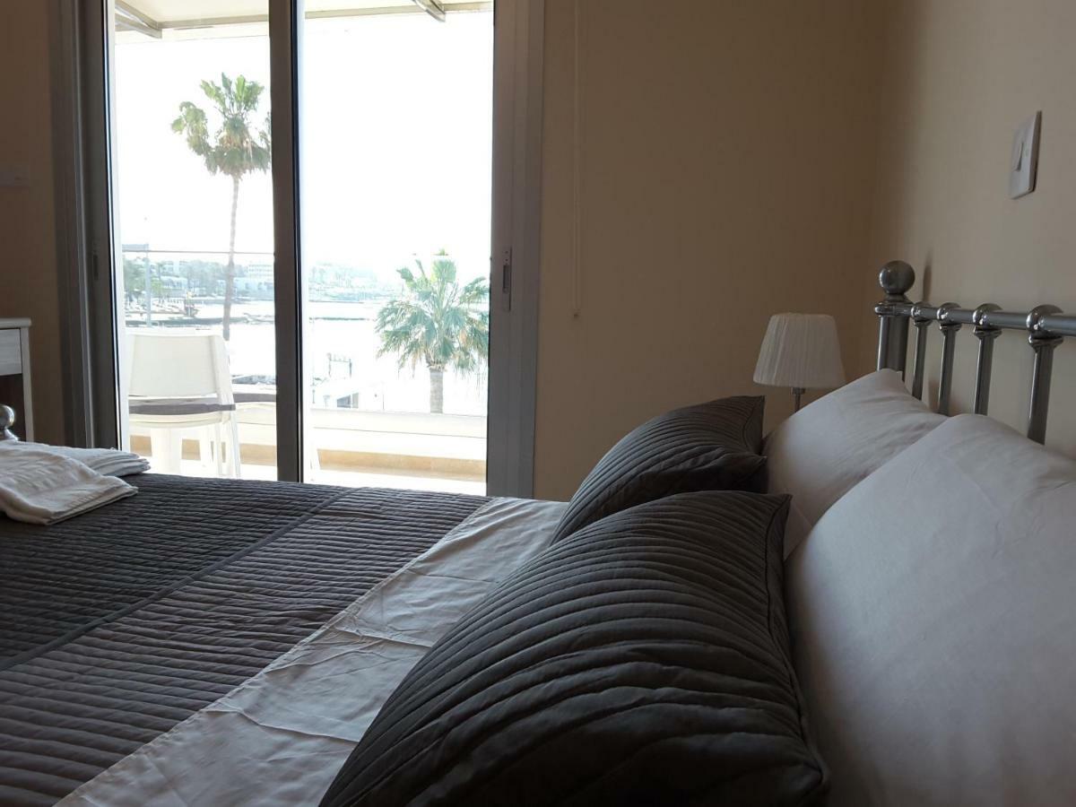 Lighthouse By The Sea Lovely 2Bdr Apartment Paphos Kültér fotó