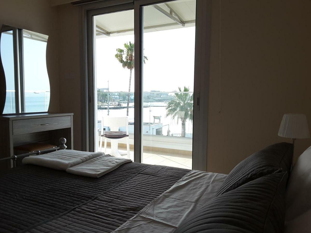 Lighthouse By The Sea Lovely 2Bdr Apartment Paphos Kültér fotó